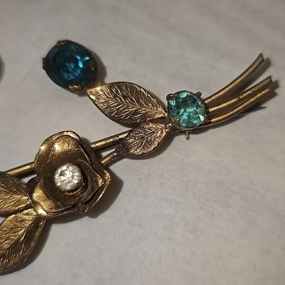 Vintage Coro Brooch with gem stones